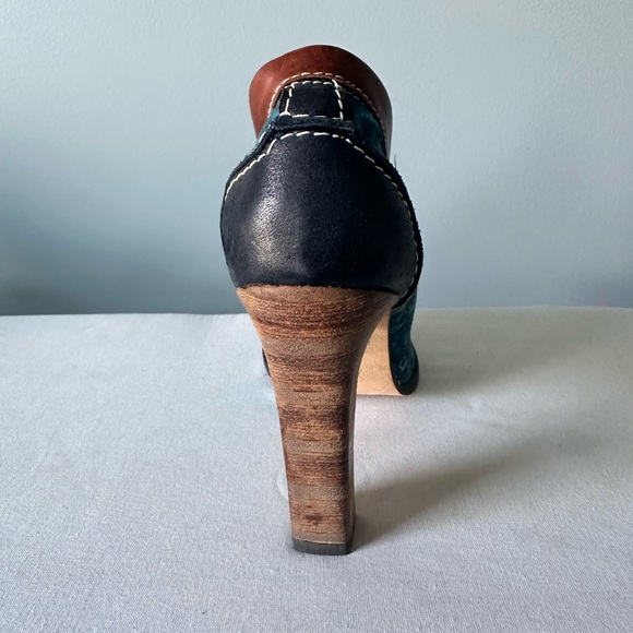 BStore Funky Blue Heels - Picture 2 of 4